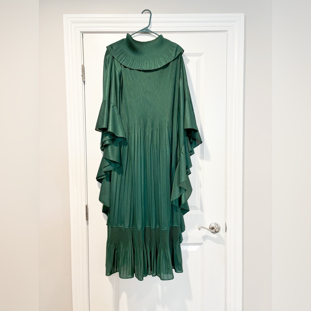 COPY -  Beautiful green dress! 💚